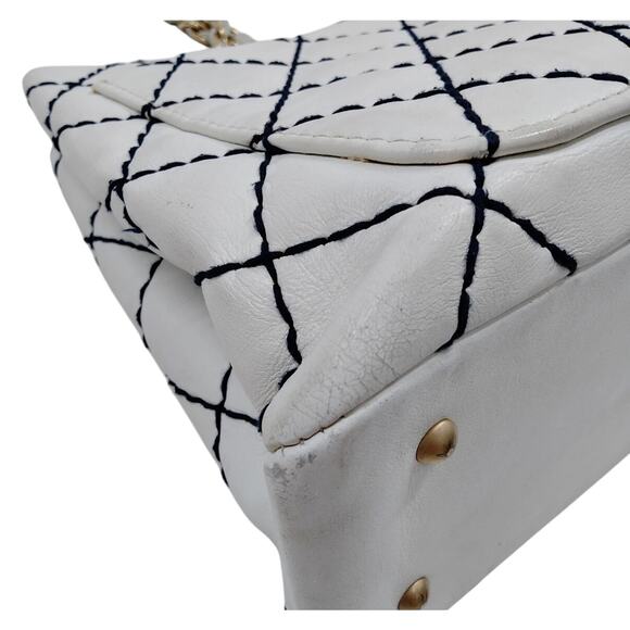 1861 Chanel White & Navy Blue Diamond Stitch Shoulder Tote - Picture 9 of 16